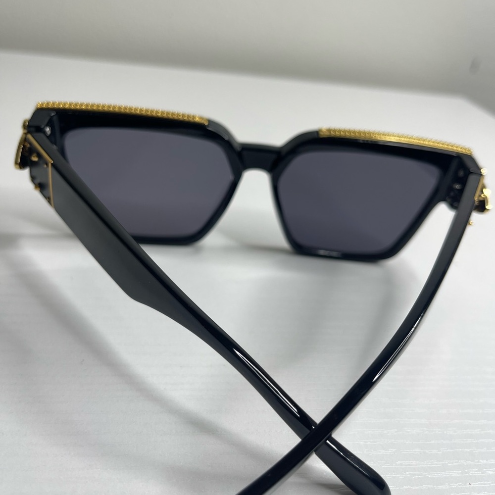 Sunglasses - Picture 4 of 6